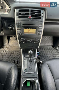 Хэтчбек Mercedes-Benz B-Class 2011 в 