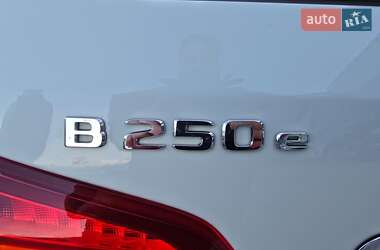 Хэтчбек Mercedes-Benz B-Class 2016 в 