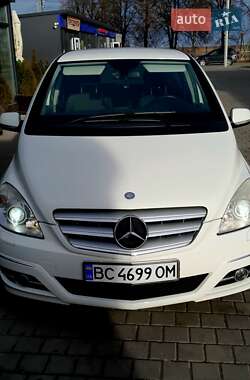 Хэтчбек Mercedes-Benz B-Class 2009 в 