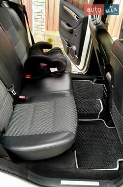 Хэтчбек Mercedes-Benz B-Class 2009 в 