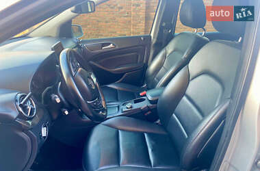 Хэтчбек Mercedes-Benz B-Class 2012 в 