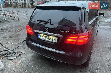 Хэтчбек Mercedes-Benz B-Class 2015 в 