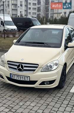 Хетчбек Mercedes-Benz B-Class 2010 в Івано-Франківську