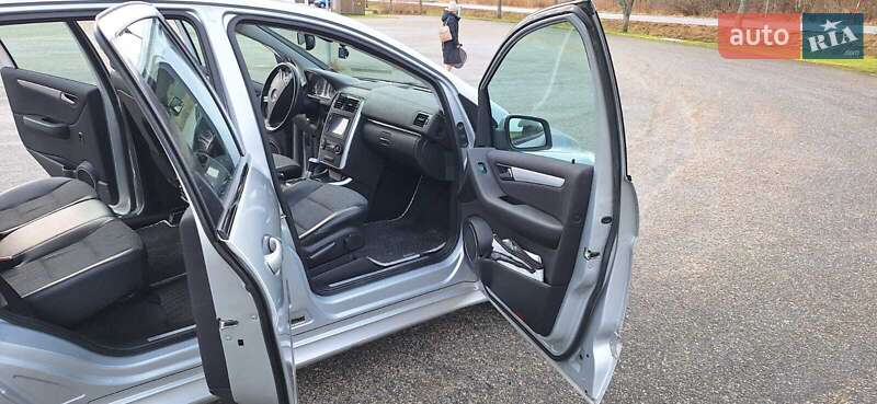 Хэтчбек Mercedes-Benz B-Class 2008 в 
