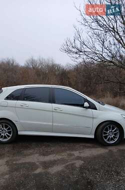 Хэтчбек Mercedes-Benz B-Class 2011 в 