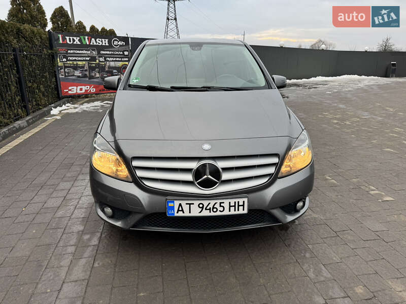 Хэтчбек Mercedes-Benz B-Class 2011 в 
