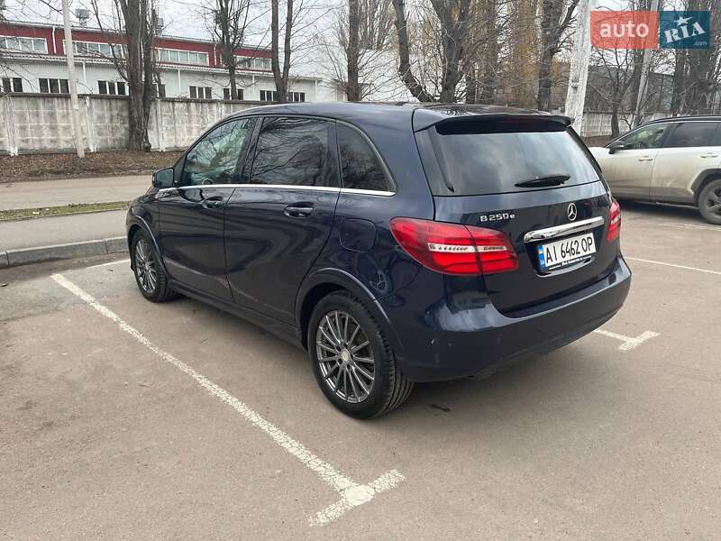 Хетчбек Mercedes-Benz B-Class 2016 в Житомирі