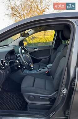 Хэтчбек Mercedes-Benz B-Class 2017 в 