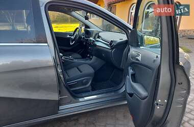 Хэтчбек Mercedes-Benz B-Class 2017 в 