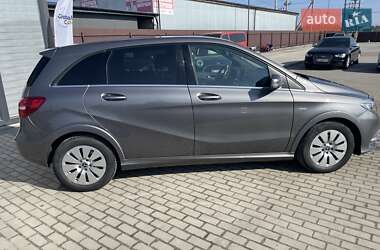 Хэтчбек Mercedes-Benz B-Class 2017 в 