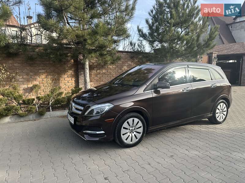 Хэтчбек Mercedes-Benz B-Class 2016 в 