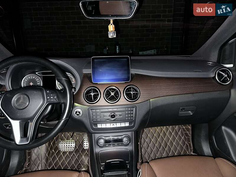 Хэтчбек Mercedes-Benz B-Class 2016 в Киеве