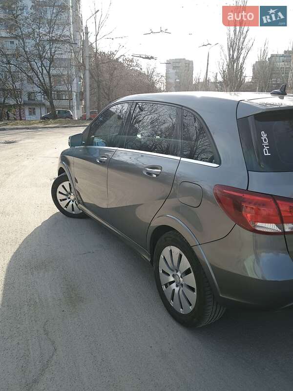 Хэтчбек Mercedes-Benz B-Class 2015 в Запорожье