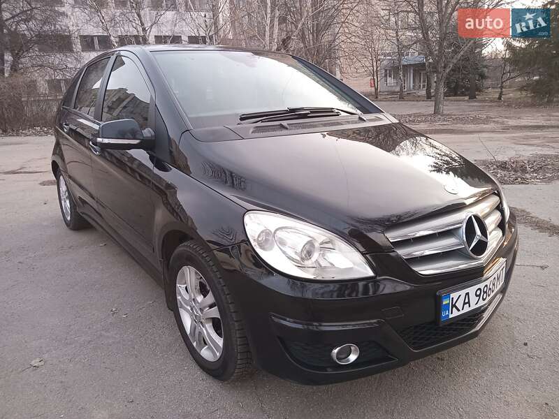 Хэтчбек Mercedes-Benz B-Class 2011 в 