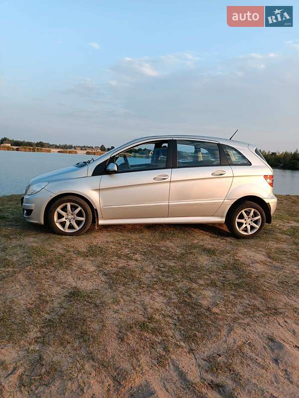 Хетчбек Mercedes-Benz B-Class 2011 в Вараші