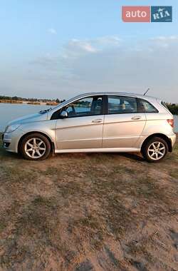 Хетчбек Mercedes-Benz B-Class 2011 в 
