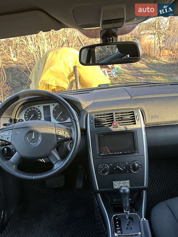 Хетчбек Mercedes-Benz B-Class 2011 в Вараші