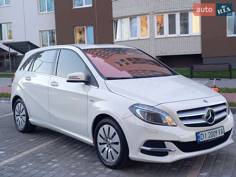 Хэтчбек Mercedes-Benz B-Class 2017 в 