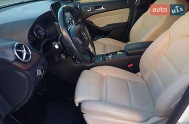 Хэтчбек Mercedes-Benz B-Class 2017 в 