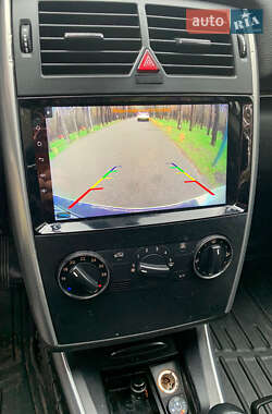 Хэтчбек Mercedes-Benz B-Class 2009 в 