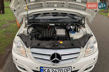 Хэтчбек Mercedes-Benz B-Class 2009 в 