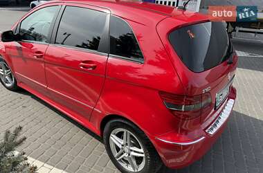 Хэтчбек Mercedes-Benz B-Class 2011 в 