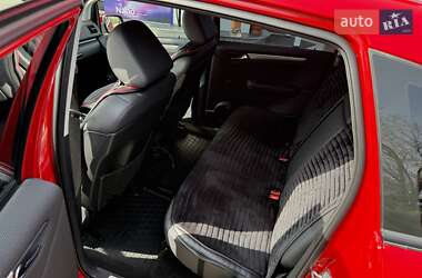 Хэтчбек Mercedes-Benz B-Class 2011 в 