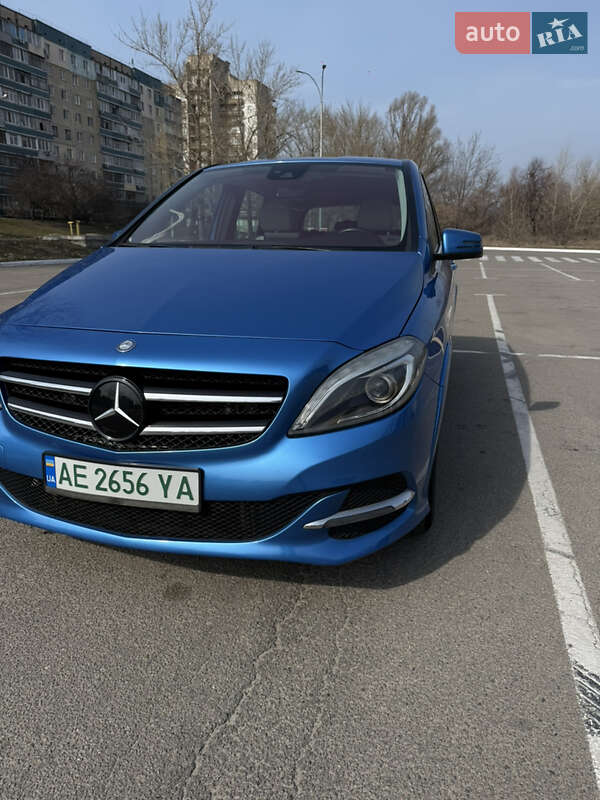 Хетчбек Mercedes-Benz B-Class 2016 в 