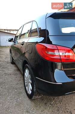 Хэтчбек Mercedes-Benz B-Class 2013 в 