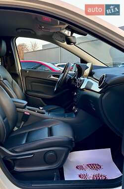 Хэтчбек Mercedes-Benz B-Class 2016 в 