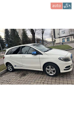Хэтчбек Mercedes-Benz B-Class 2016 в 