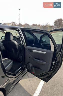 Хэтчбек Mercedes-Benz B-Class 2011 в 