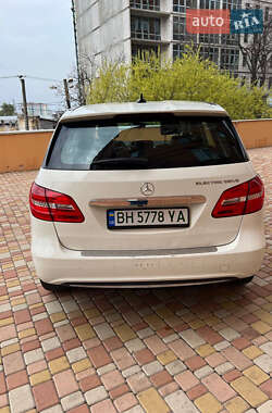 Хэтчбек Mercedes-Benz B-Class 2014 в 