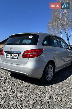 Хэтчбек Mercedes-Benz B-Class 2012 в 