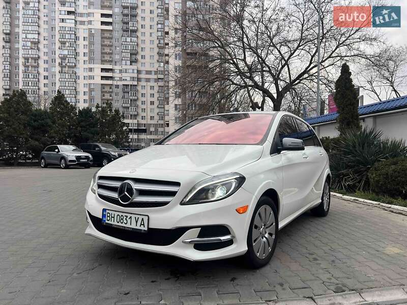 Хетчбек Mercedes-Benz B-Class 2015 в 