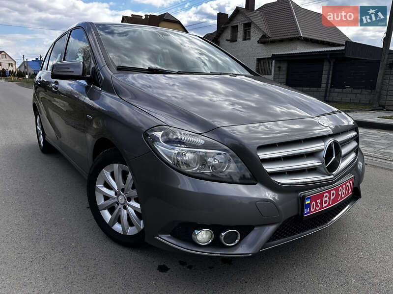 Хэтчбек Mercedes-Benz B-Class 2012 в 