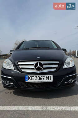 Хэтчбек Mercedes-Benz B-Class 2011 в 