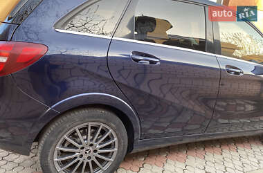Хэтчбек Mercedes-Benz B-Class 2017 в 