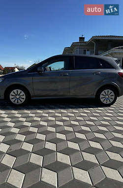 Хэтчбек Mercedes-Benz B-Class 2016 в 