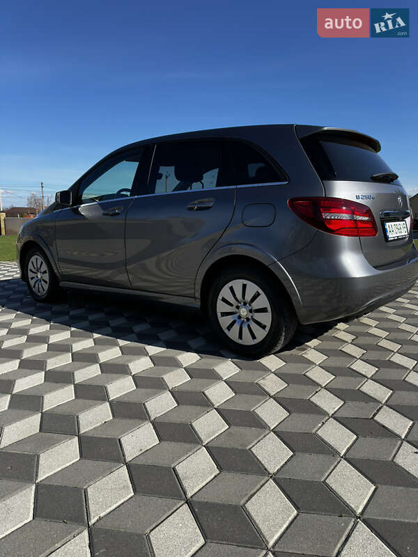 Хэтчбек Mercedes-Benz B-Class 2016 в Киеве