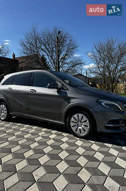 Хэтчбек Mercedes-Benz B-Class 2016 в 