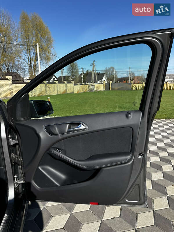 Хэтчбек Mercedes-Benz B-Class 2016 в Киеве