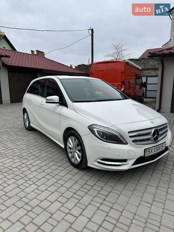 Хэтчбек Mercedes-Benz B-Class 2012 в 