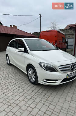 Хэтчбек Mercedes-Benz B-Class 2012 в 
