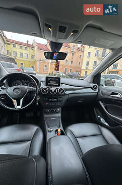 Хэтчбек Mercedes-Benz B-Class 2012 в 