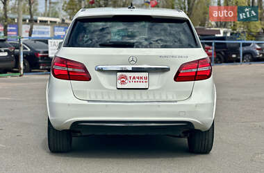 Хетчбек Mercedes-Benz B-Class 2015 в 