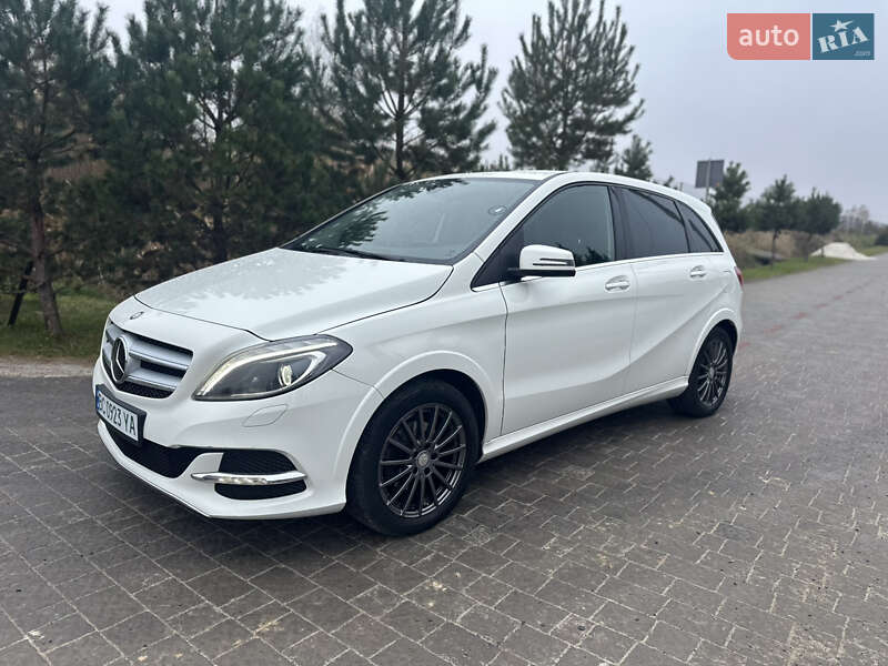 Хэтчбек Mercedes-Benz B-Class 2016 в 