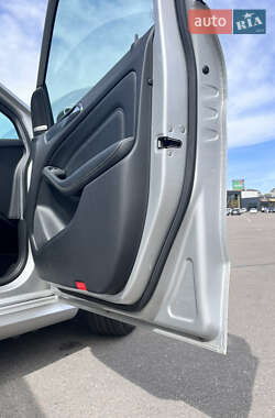 Хэтчбек Mercedes-Benz B-Class 2015 в 