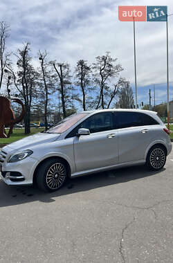 Хэтчбек Mercedes-Benz B-Class 2015 в 
