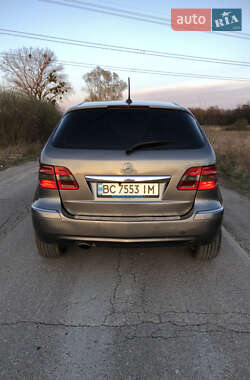 Хэтчбек Mercedes-Benz B-Class 2010 в 